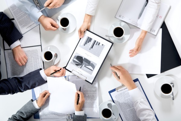 ���չ�˾�����ݽ��塾��ƪ��