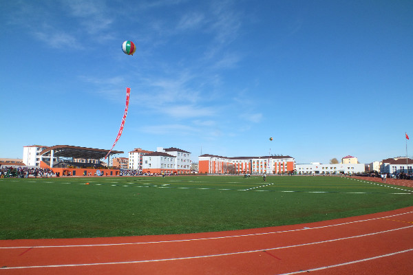 ������ڣ�������Զ��ѧУ��־����