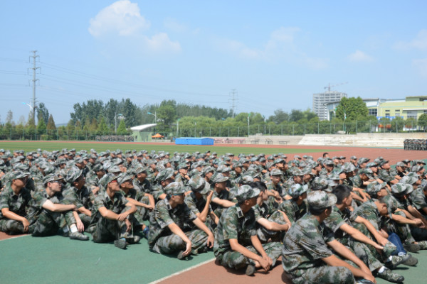 霸气军训宣传口号：磨练顽强的斗志，培养吃苦的精神