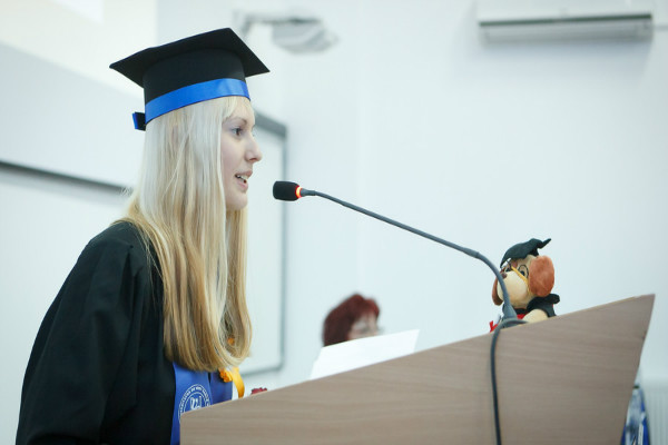 Ӣ���ݽ��徭����ͼ����ʷ��ģ���Ҫ������