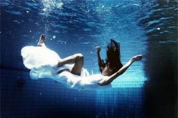 梦的迁徙，解密梦见搬家与钓鱼的深层含义